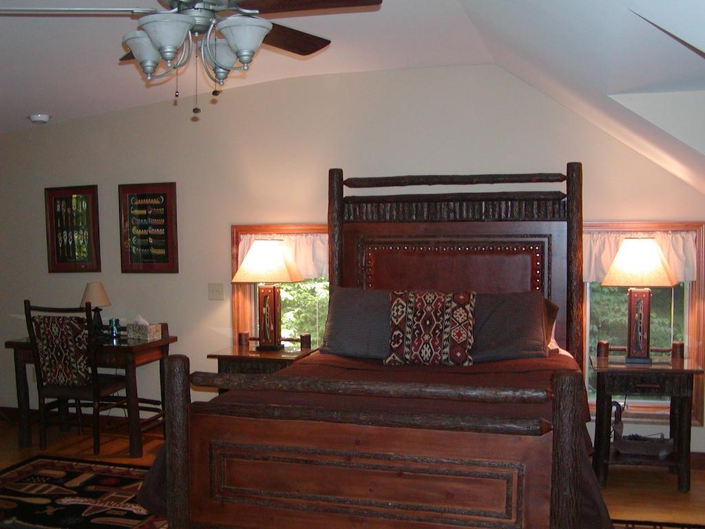 Cooperstown Lakeview Lodge Room photo